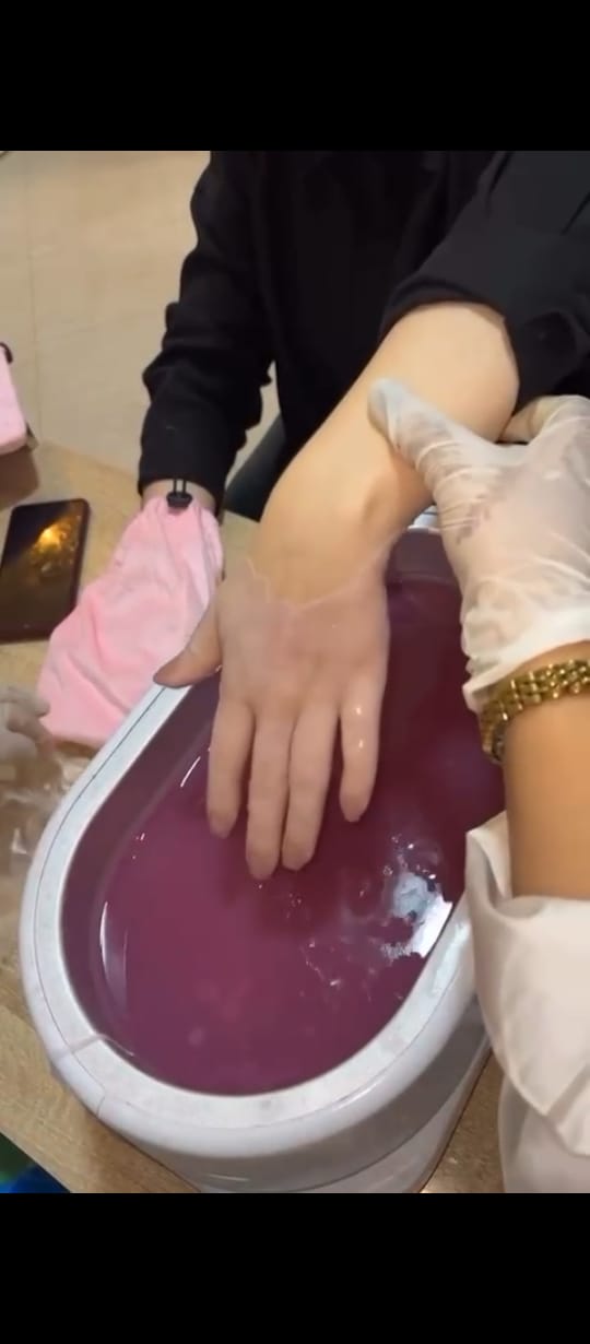 عرض تطبيق الحناء